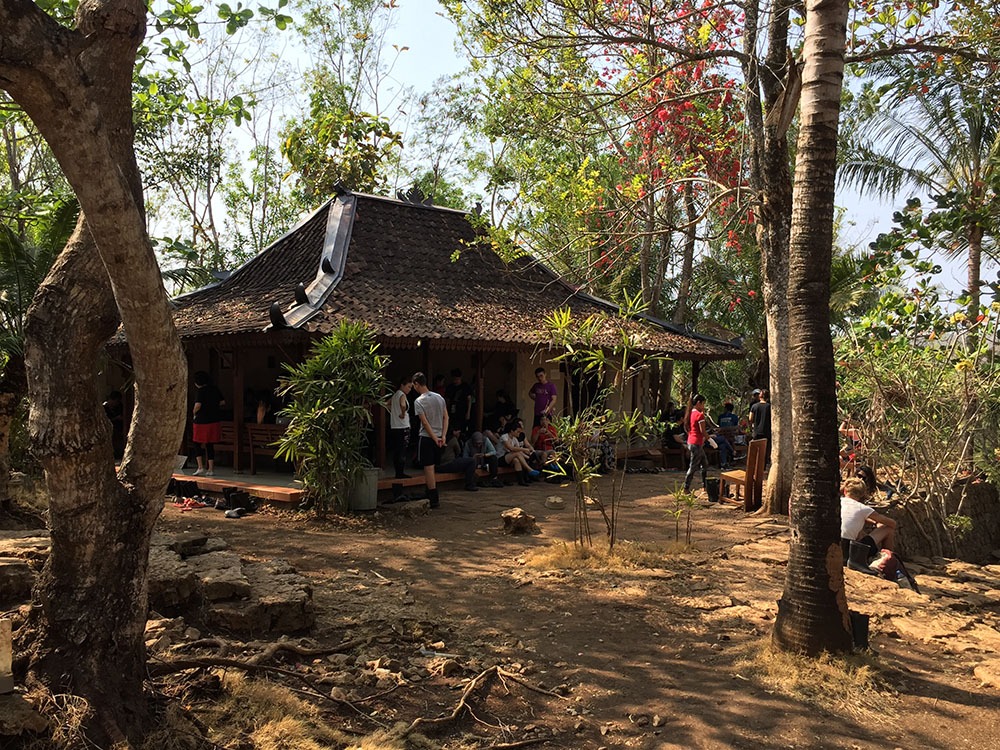 Tempat istirahat di Goa Jomblang