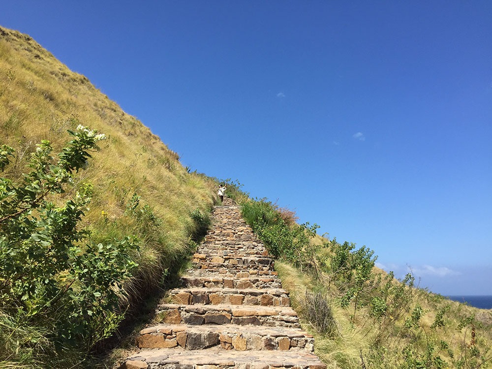 Tangga batu di Pulau Padar